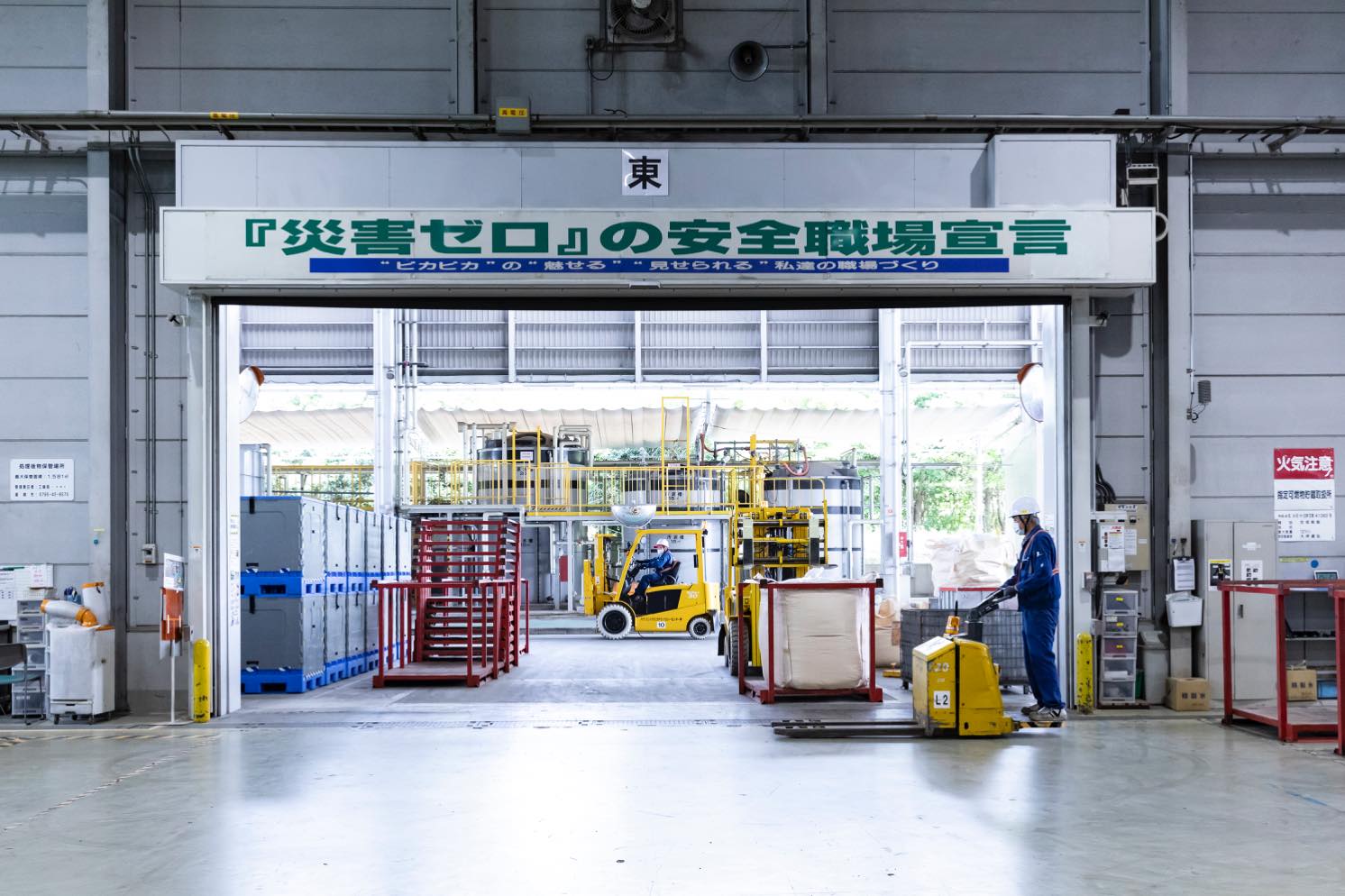 再利用に向けて運ばれるプラスチック | Make New Magazine「未来の定番」をつくるために、パナソニックのリアルな姿を伝えるメディア