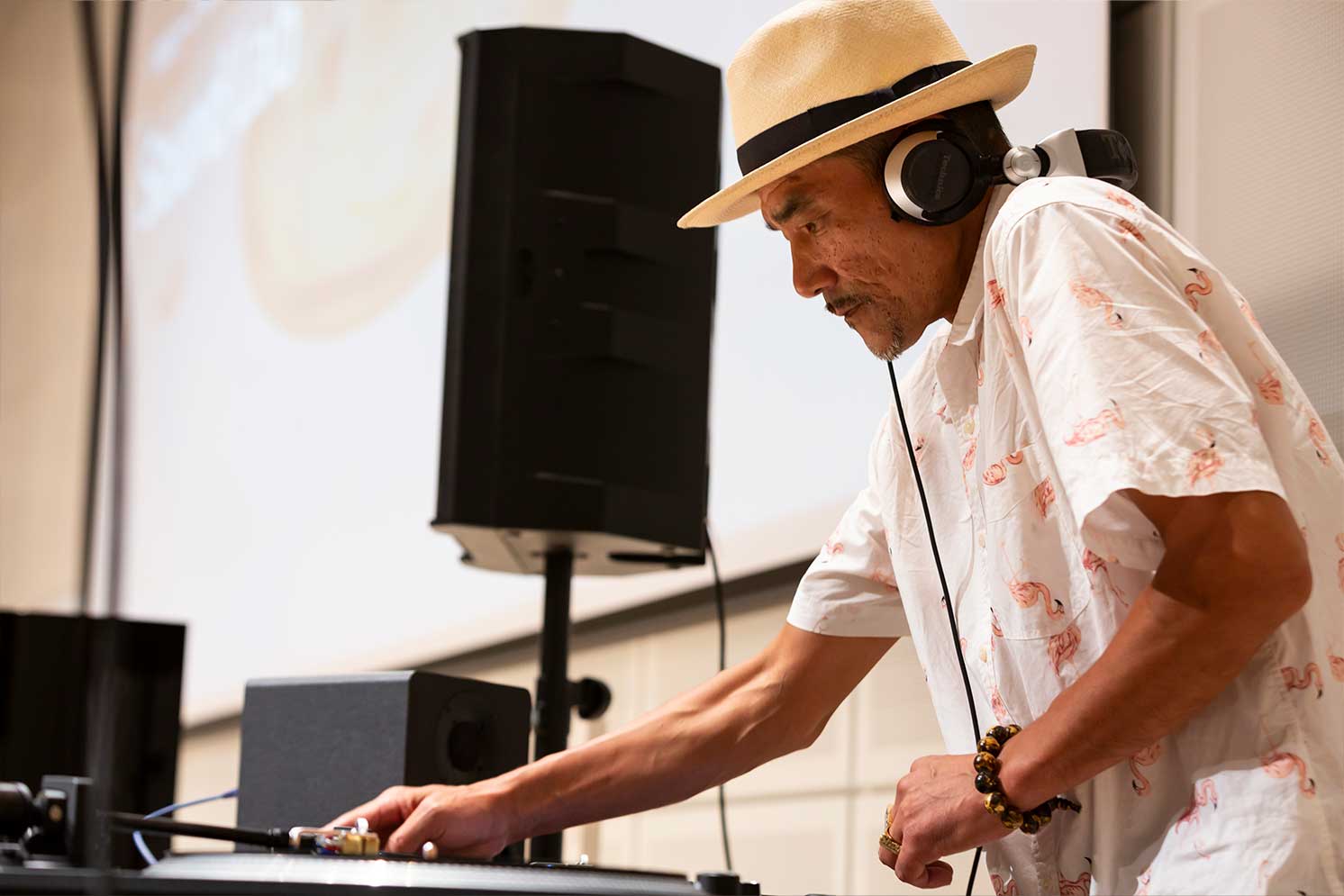 イベントのラストには、DJ SHARK氏によるパフォーマンスも。「リミックス」が奏でる音と、ターンテーブリズムのコラボレーションで会場を沸かせた