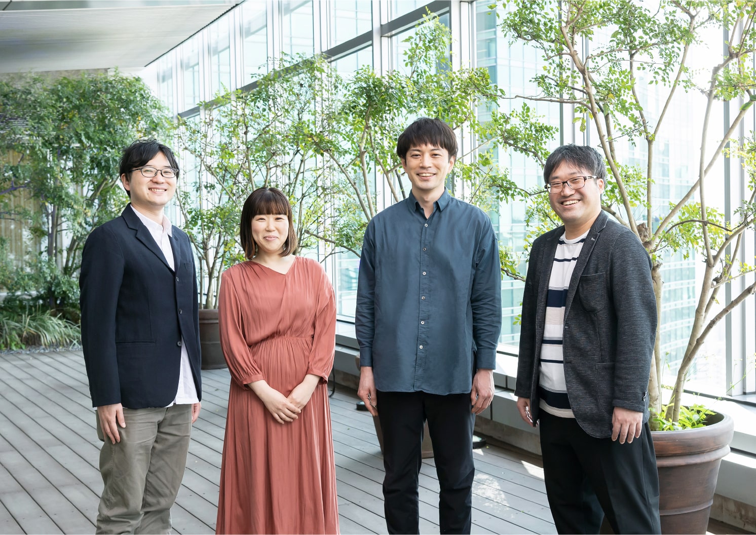 「2039ビジョンプロジェクト」プロジェクトメンバー針尾さん、プロジェクトメンバー豊島さん、プロジェクトリーダー足立さん、プロジェクトメンバー佐々木さん | Make New Magazine「未来の定番」をつくるために、パナソニックのリアルな姿を伝えるメディア